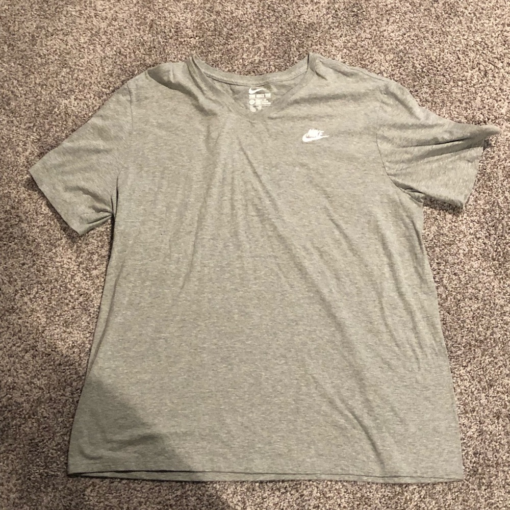 NWOT MENS V CUT NIKE T-SHIRT SIZE XXL